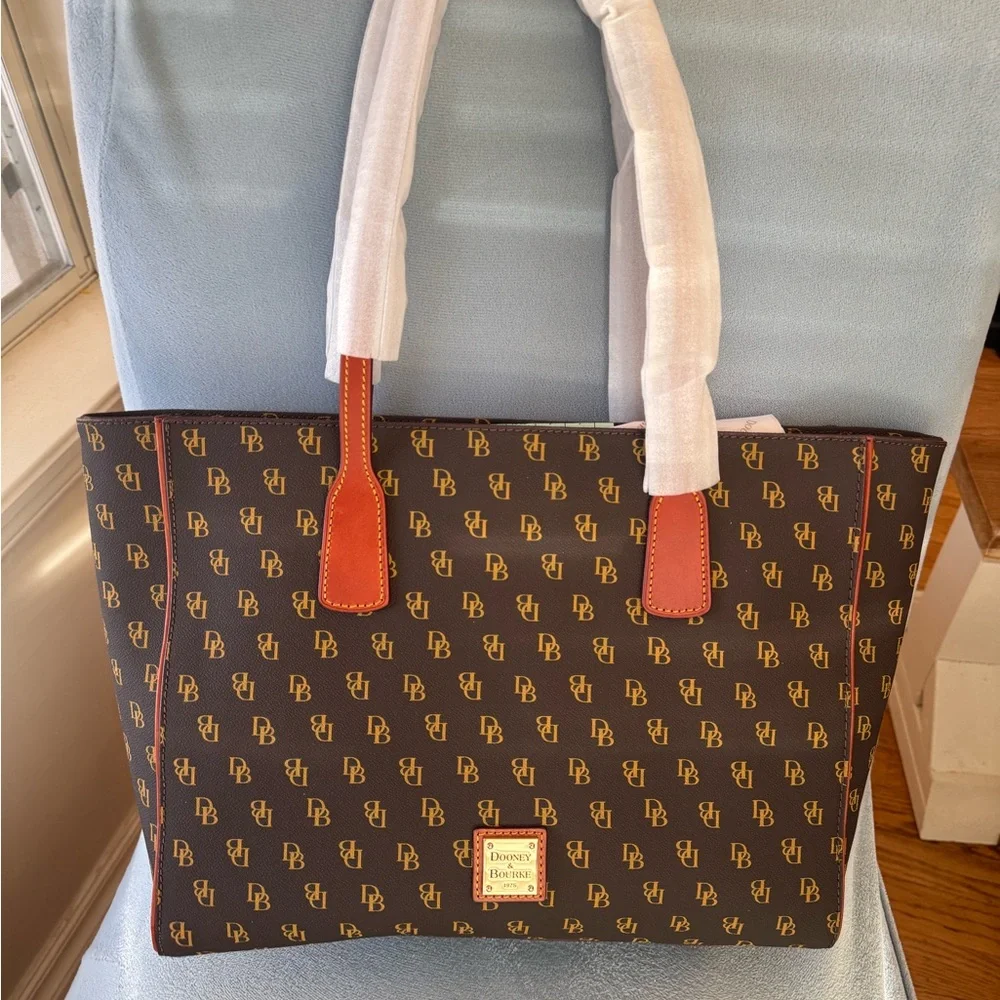NEW Dooney & Bourke Ashton Top Zip Tote Bag - Brown Tomro monogram red lining - Picture 1 of 9